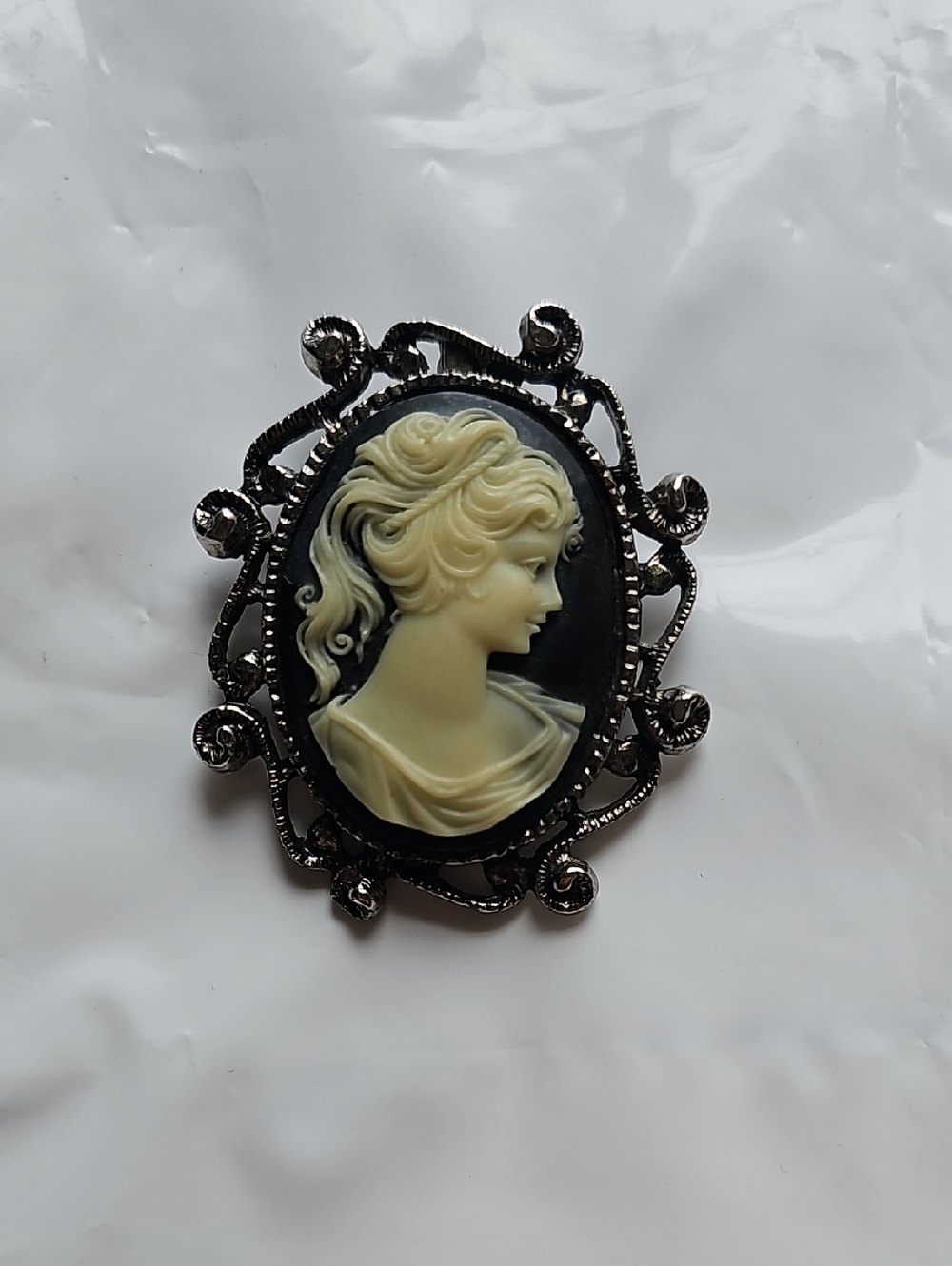 Classic Cameo Portrait Brooch – Black and Cream Women's Jewelry